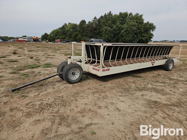 industrias-america-s/a-portable-silage/hay-feeder-image-1
