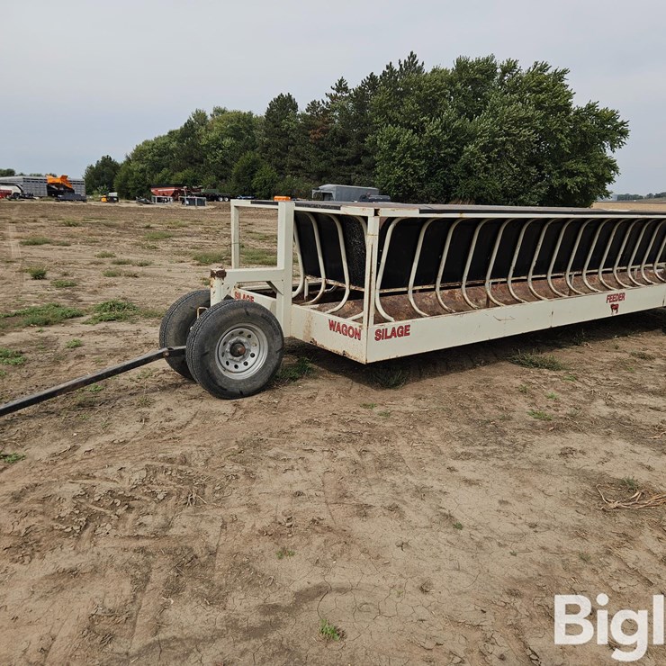 Industrias America S/A Portable Silage/Hay Feeder
