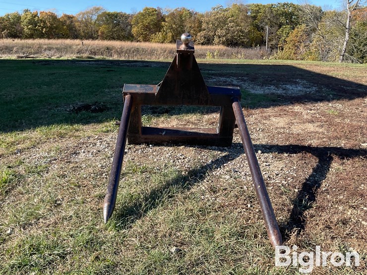 3-pt-bale-spear-category-ii-mounted-bale-carrier-image-2