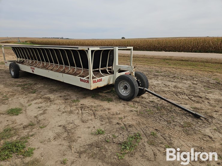 industrias-america-s/a-portable-silage/hay-feeder-image-3