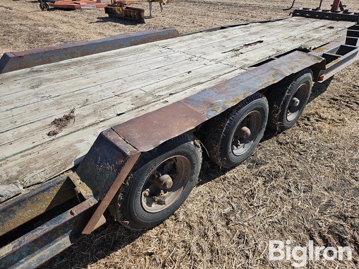 19'-tri/-axle-flatbed-trailer-image-13