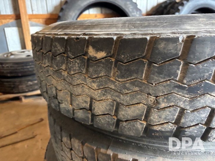 implement-tires-(dr12575)-image-9