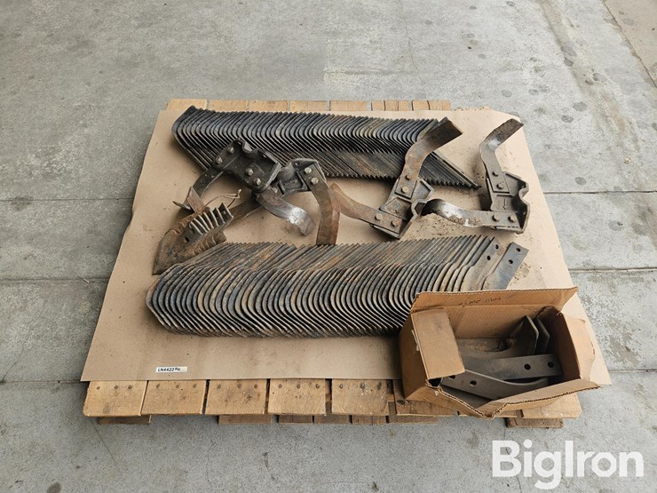 eversman-unused-tiller-knives-&-brackets-image-4