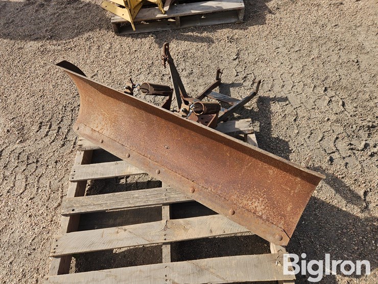 46"-blade-lawn-tractor-attachment-image-1