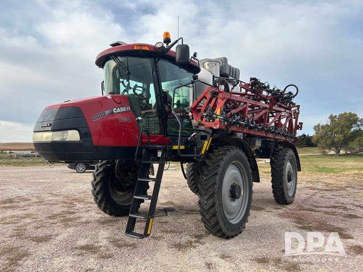 2020-case-ih-patriot-4440-image-1