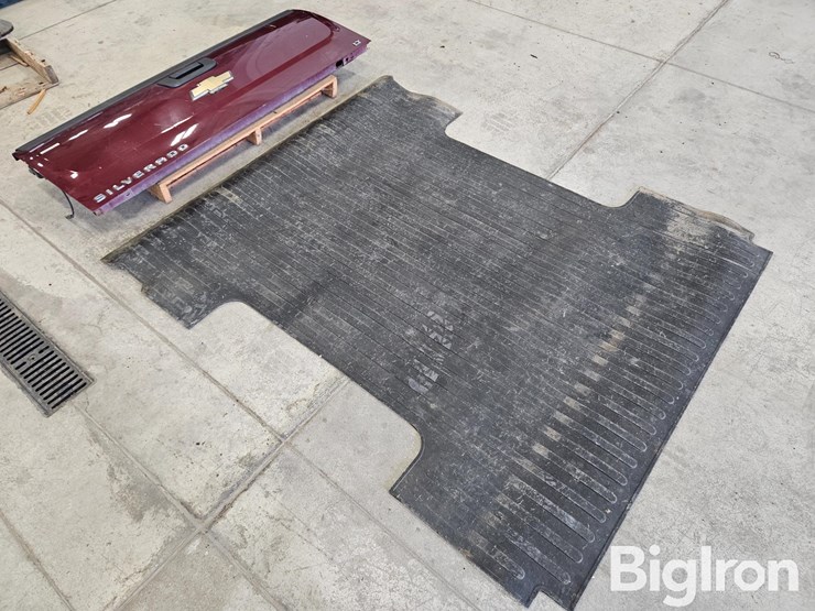 chevrolet-silverado-tailgate-&-box-floor-pad-image-1