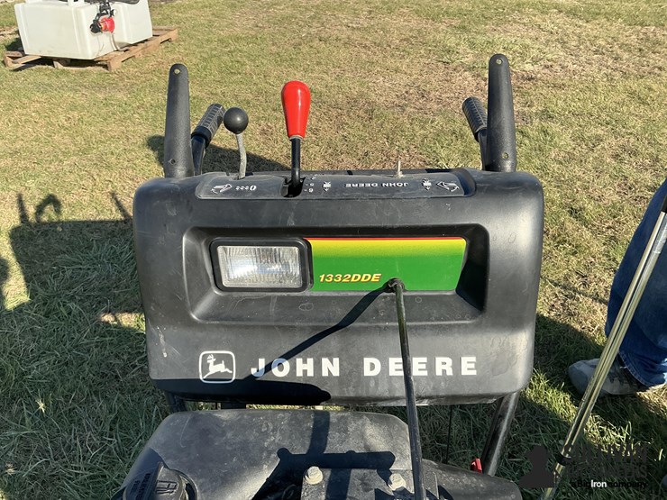 john-deere-1332-dde-snow-blower-image-19