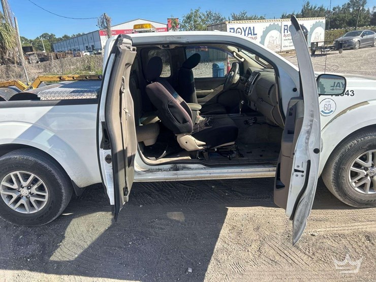 2015-nissan-frontier-image-28