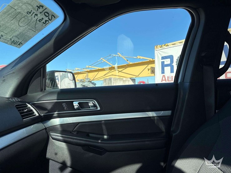 2017-ford-explorer-image-12