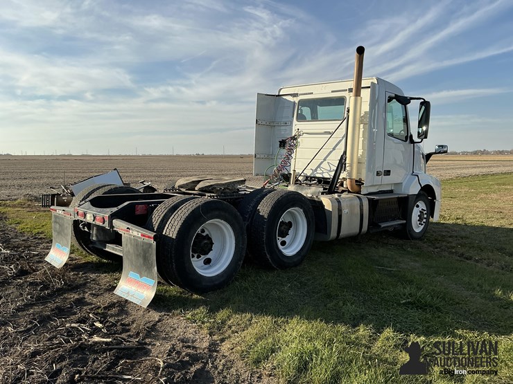 2016-volvo-vn-image-5