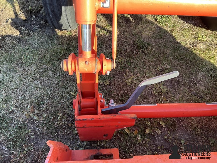 2012-kubota-m7040f-image-13