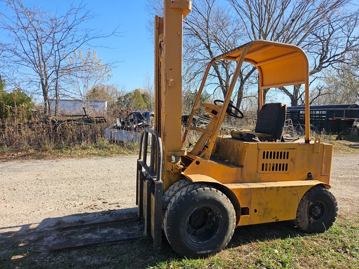 #22765-•-1960's-baker-forklift-(non-runner)-image-2