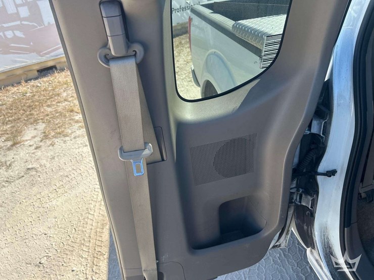 2015-nissan-frontier-image-25