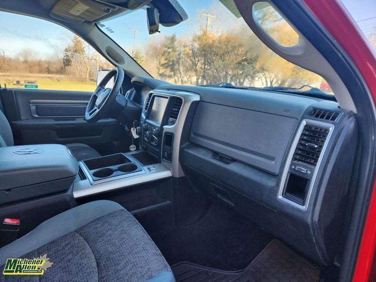 2015-dodge-1500-image-35