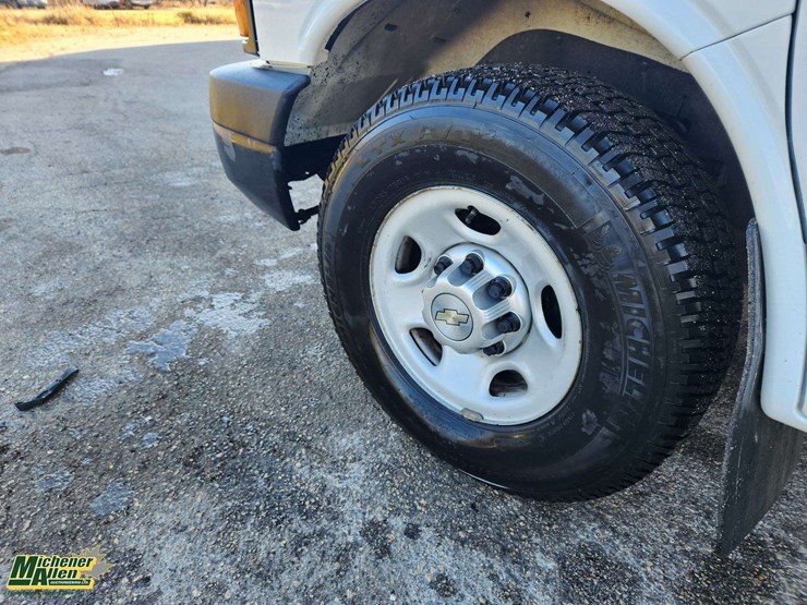 2012-chevrolet-express-2500-image-16