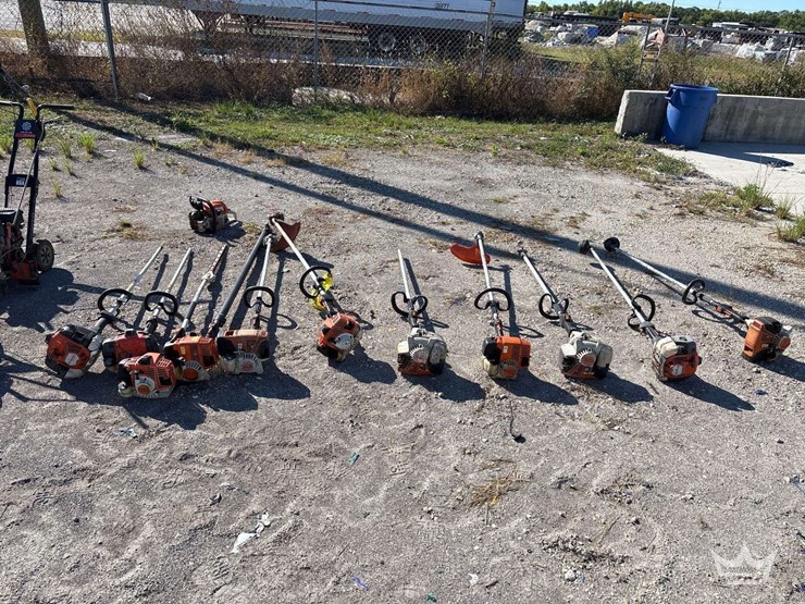 lot-of-non-running-lawn-equipment-image-2