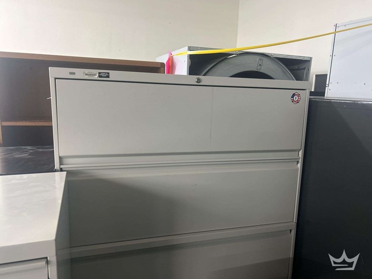 filing-cabinets-and-metal-shelves-image-7