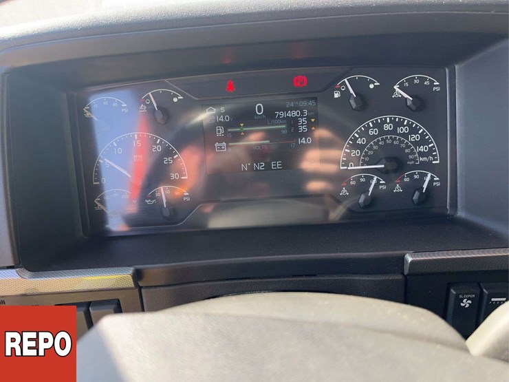 2023-volvo-vnl-t/a-sleeper-tractor-image-11