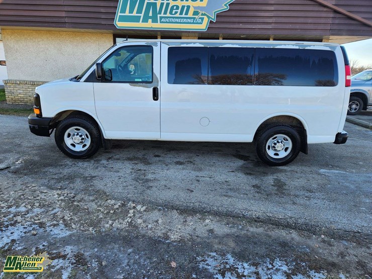2012-chevrolet-express-2500-image-3