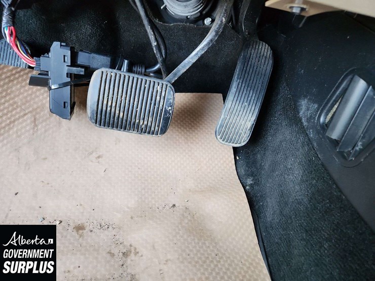 2016-ford-explorer-image-14