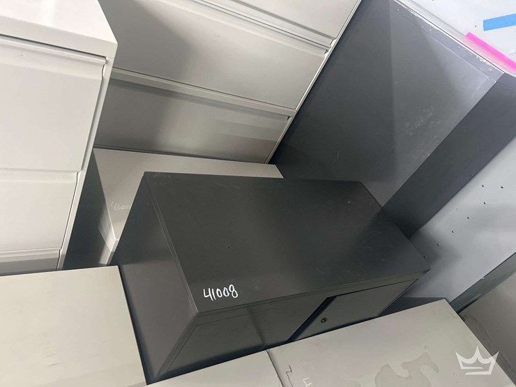 filing-cabinets-and-metal-shelves-image-5