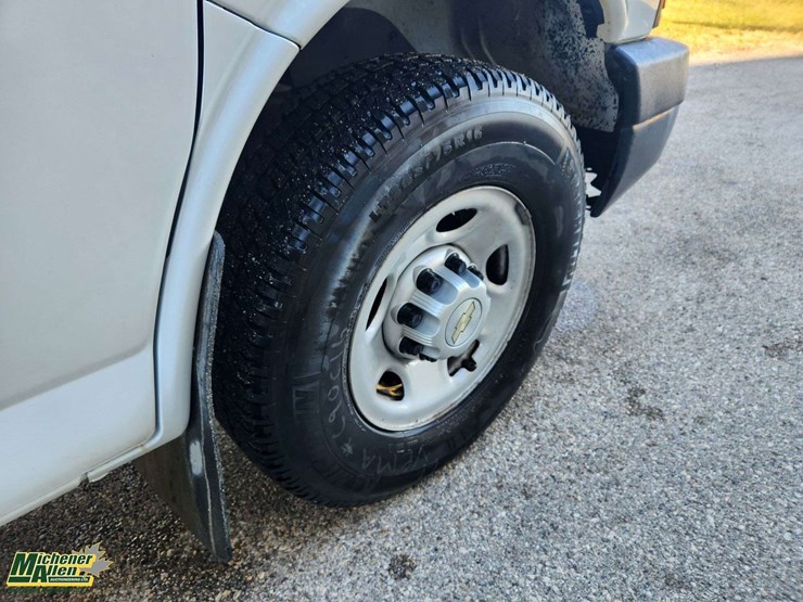 2012-chevrolet-express-2500-image-15