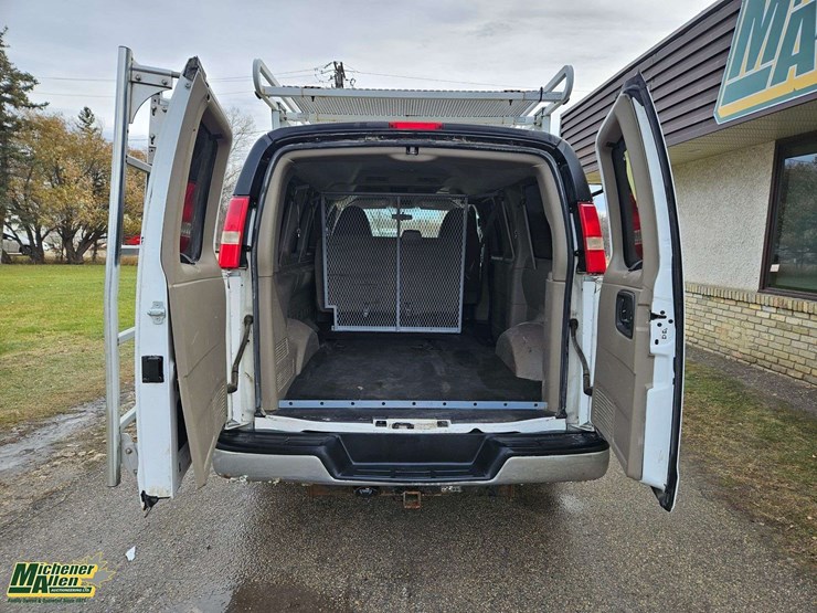 2011-chevrolet-express-1500-image-7