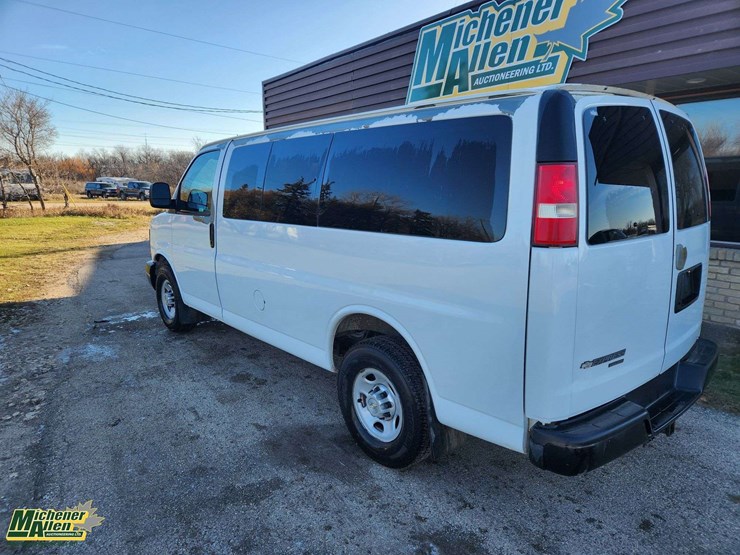 2012-chevrolet-express-2500-image-2