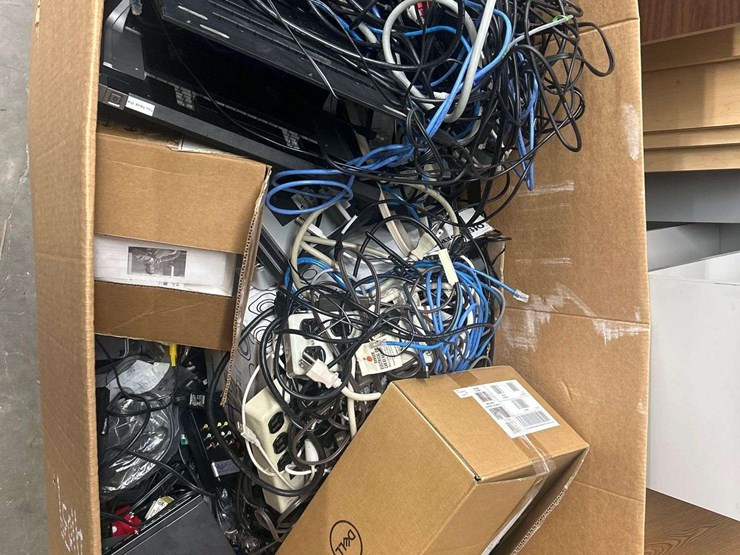 miscellaneous-cords-and-small-tech-items-image-1