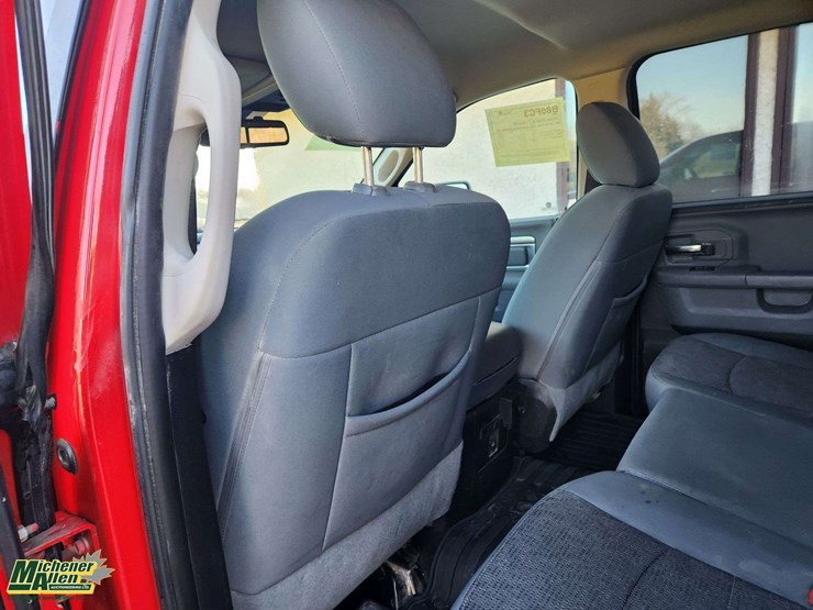 2015-dodge-1500-image-32