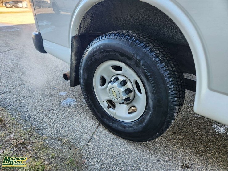 2012-chevrolet-express-2500-image-14