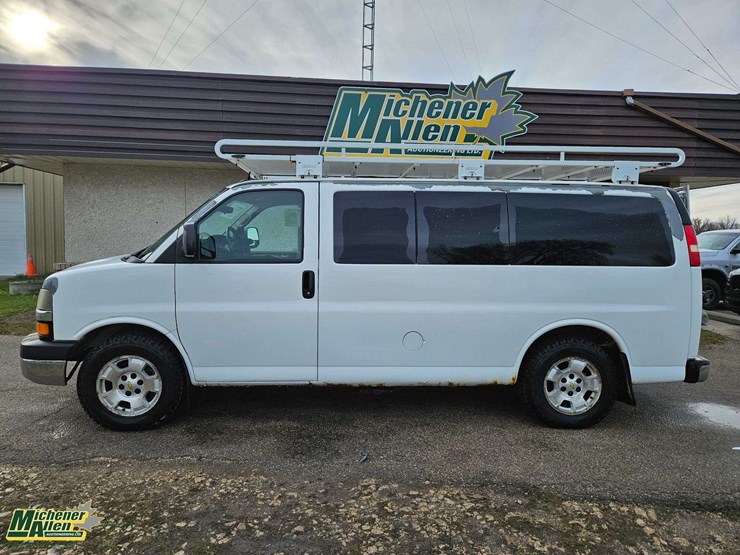 2011-chevrolet-express-1500-image-2