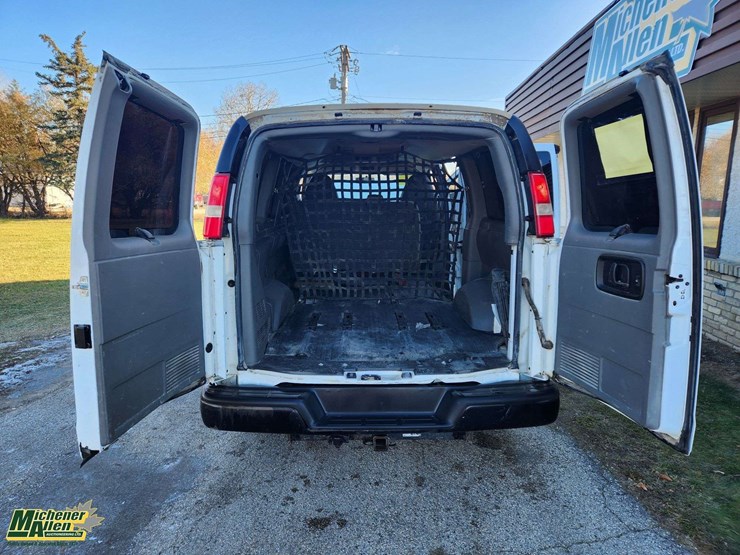 2012-chevrolet-express-2500-image-9