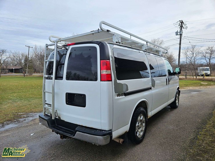 2011-chevrolet-express-1500-image-6