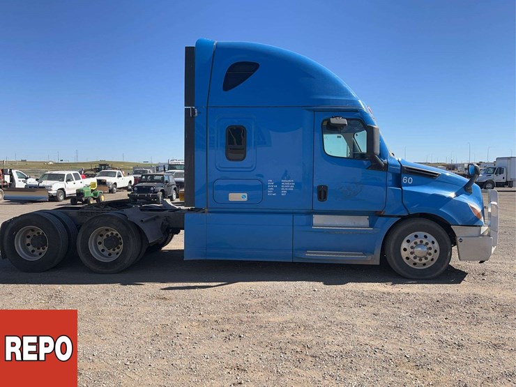 2022-freightliner-cascadia-t/a-sleeper-tractor-image-6