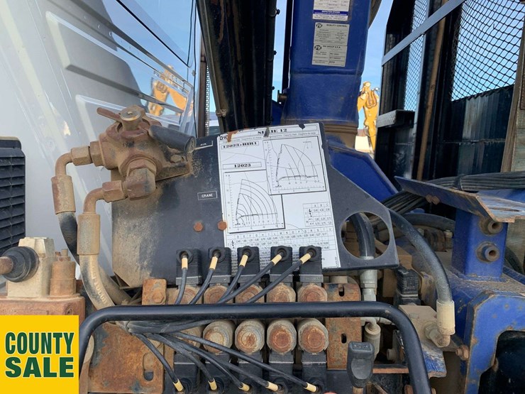 2013-international-durastar-4400-image-11