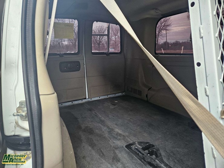 2011-chevrolet-express-1500-image-36