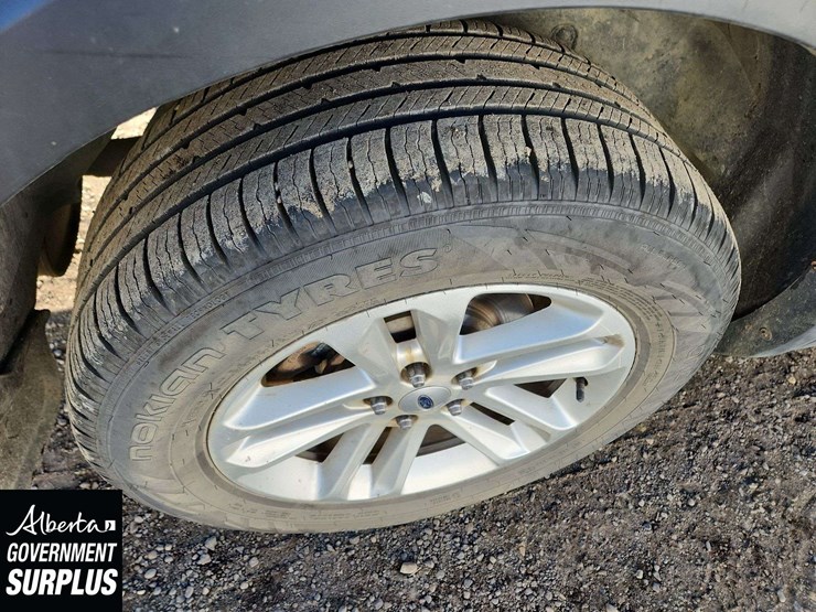 2016-ford-explorer-image-31