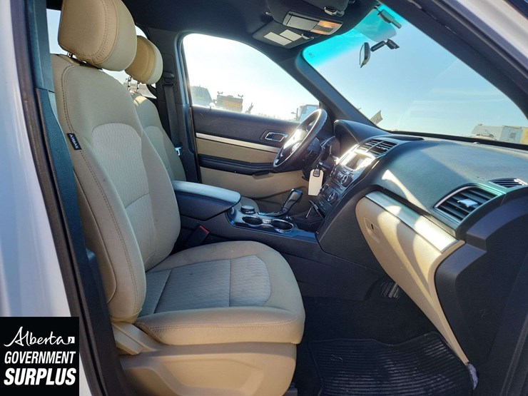 2016-ford-explorer-image-19