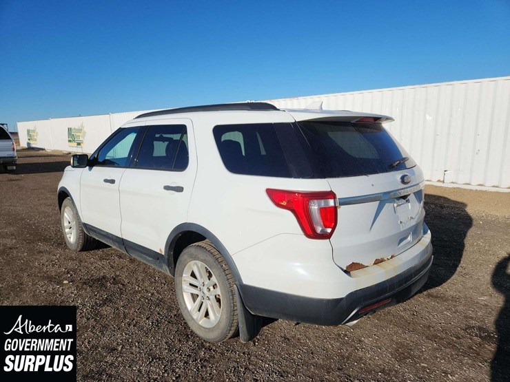 2016-ford-explorer-image-3