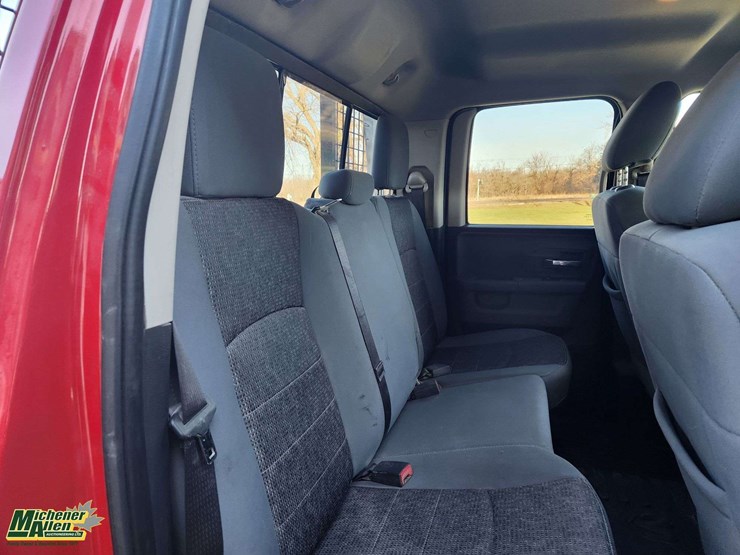 2015-dodge-1500-image-39