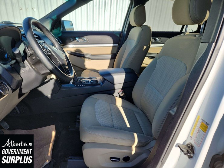 2016-ford-explorer-image-16