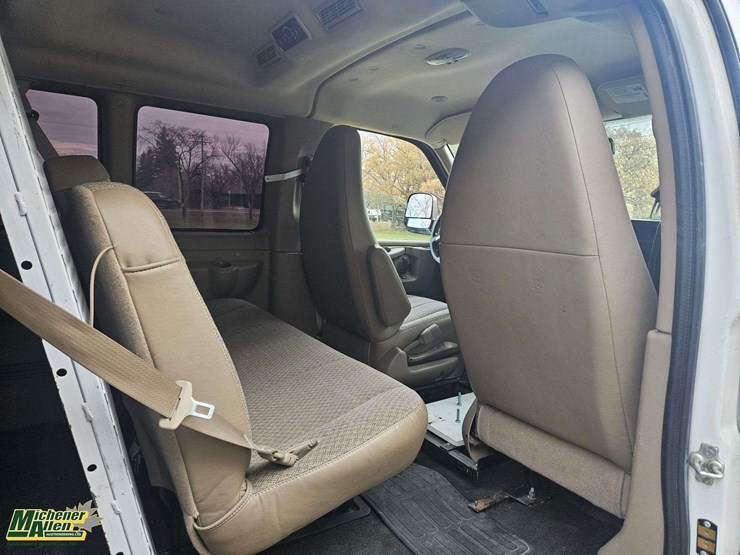 2011-chevrolet-express-1500-image-35