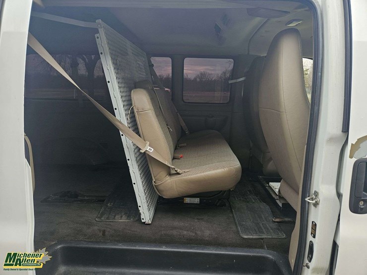 2011-chevrolet-express-1500-image-34