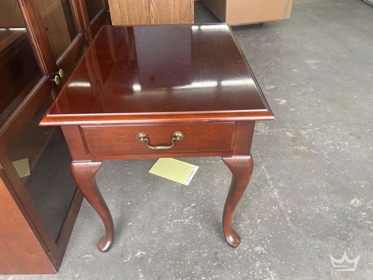 wooden-side/end-and-round-tables-image-3