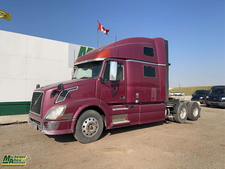 2012-volvo-vnl-t/a-sleeper-tractor-image-1