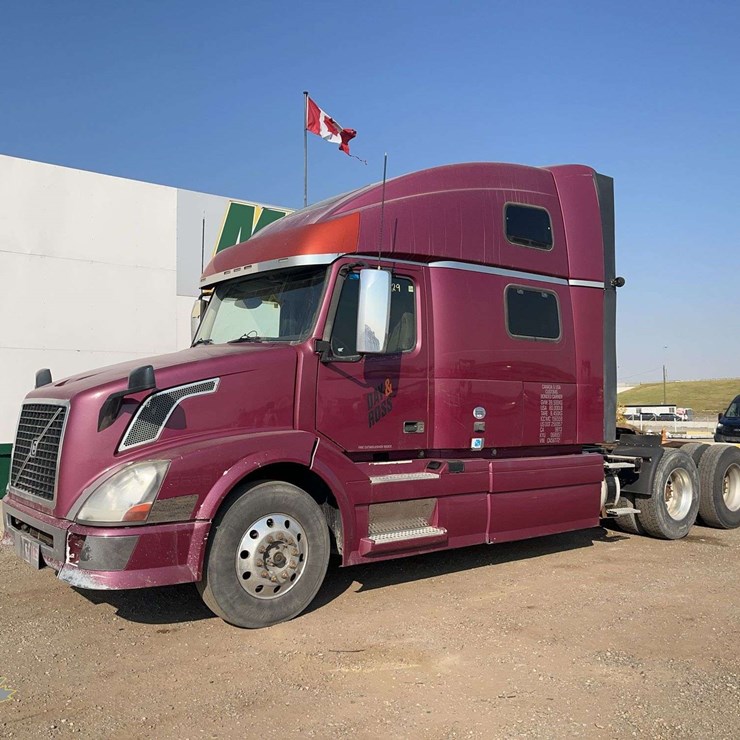 2012 Volvo VNL T/A Sleeper Tractor