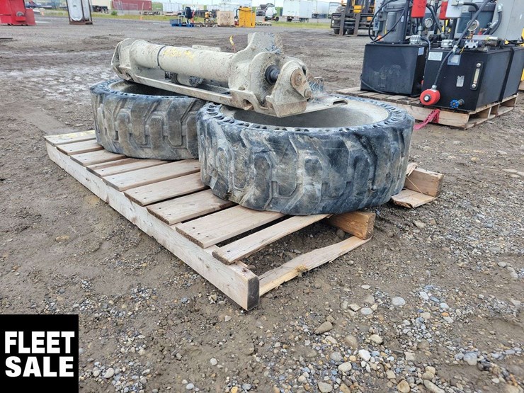 2x-skid-steer-tires-&-hydraulic-ram-image-2