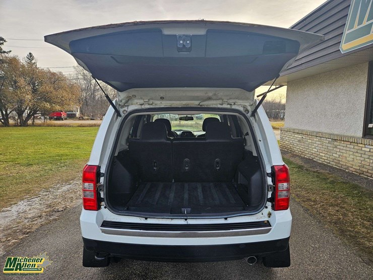 2014-jeep-patriot-image-8