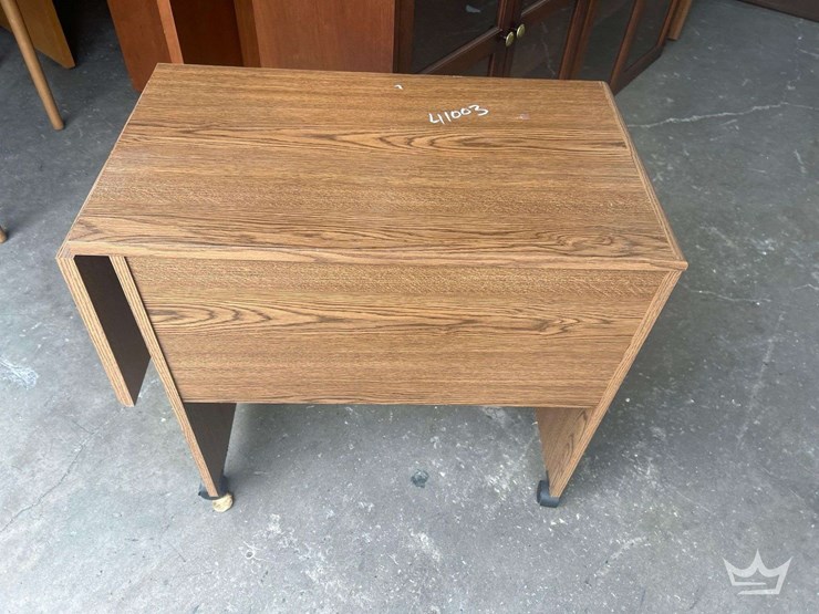 wooden-side/end-and-round-tables-image-2